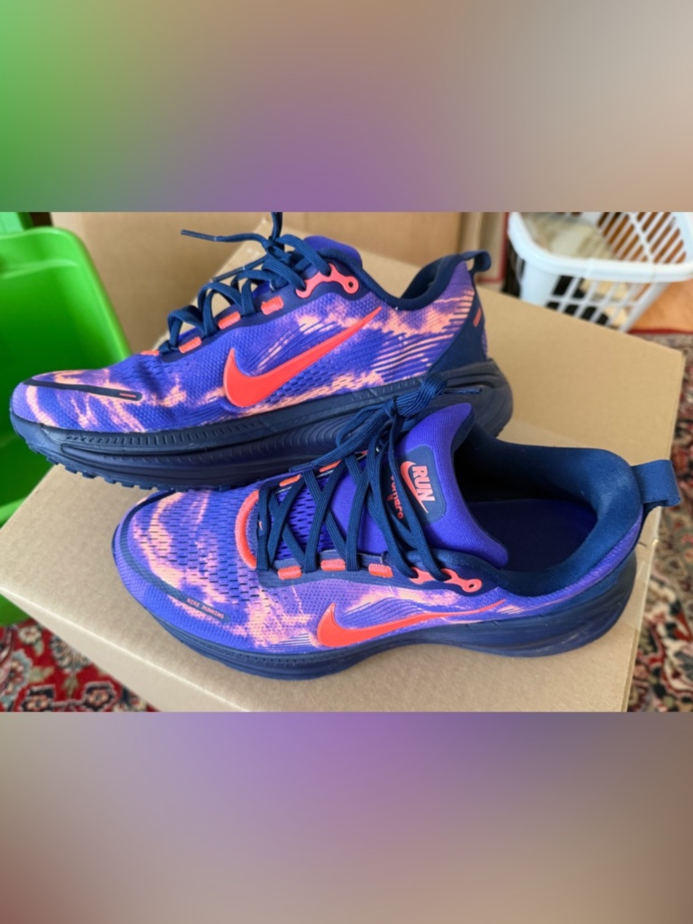 Nike Men’s Volmero 18 Running Shoes in Blue/Purple/Pink/Coral size 9.5